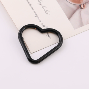 LLavero de <span class=keywords><strong>amor</strong></span> colorido con hebilla de resorte en forma de corazón para aleación de aluminio Rosa hebilla de Montañismo para accesorios de bolsa DIY - Product Image 4