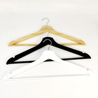 Cintre en bois rond à un seul niveau, de qualité supérieure, antidérapant, pour magasin, salon, magasin de vêtements, vente en gros personnalisée
