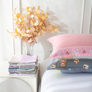 Federe stampate in cotone 100% stile Patchwork con pizzo, disponibili in Stock senza opzioni di colore disponibili, spedite a caso - Product Image 2