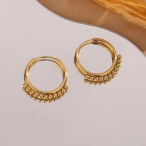 Nuevos pendientes de acero de titanio calientes, anillo de oreja de frijol de oro redondo pequeño, pendientes de anillo liso de tendencia de personalidad - Product Image 3