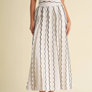 Falda Midi Plisada a Rayas Blancas para Mujer, Cintura Natural, Diseño Minimalista, Tejido Transpirable - Product Image 4
