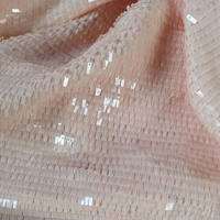 Haute Qualité Personnalisé Mode Flash Polyester Broderie 9mm Abricot Rectangle Flip Long Sequin Net Tissu pour Vêtements par la Cour