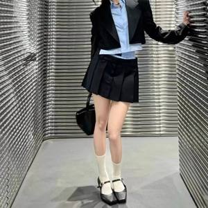 Zapatos formales de mujer de diseño de escala pequeña, con un solo botón, punta en pico, corte bajo y suela plana, hechos de material de gamuza. - Product Image 3