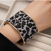 Bracelet ouvert imprimé léopard sauvage pour femme, style punk cool, en résine plaqué argent/or, tendance rétro européenne, mode personnalité pour mariage