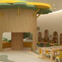 Aire de jeux intérieure sur le thème de la cabane dans les arbres, avec toboggan en spirale, piscine à balles et coin lecture pour enfants et tout-petits, idéale pour les écoles maternelles