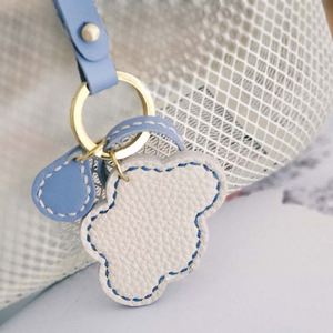 Nouveau style Porte-clés multifonction en cuir PU motif nuage blanc et goutte de pluie, breloque de sac tendance pour cadeaux et publicité - Product Image 2