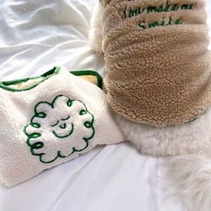 Vêtements pour animaux de compagnie, gilet brodé pour petits chiens, chiot, design mignon, matériau en polyester, vêtements d'automne et d'hiver - Product Image 4
