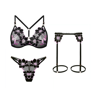 Ensemble de lingerie sexy trois pièces pour femme, soutien-gorge et string en nylon, coupe triangle taille basse, style jeu de rôle mignon - Product Image 4