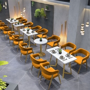 Set Arredamento per Ristorante Giallo e Bianco, Divano a Panca Colorato con Tavoli e Sedie da Pranzo - Product Image 2