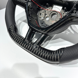 Volante Sportivo in Pelle Perforata in Fibra di Carbonio Nera con LED Personalizzabile in Fabbrica, Adatto per Skoda Octavia RS - Product Image 3