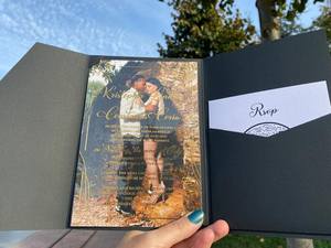 Vente en gros de luxe personnalisée élégante <span class=keywords><strong>invitation</strong></span> de mariage en acrylique avec <span class=keywords><strong>photo</strong></span> et enveloppe de poche noire à trois volets - Product Image 4