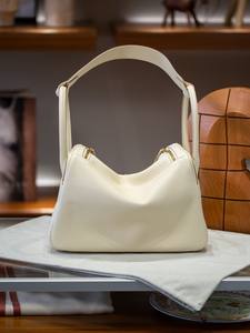 Nuevo Bolso Bandolera Rojo Versátil y Lindo para Mujer, Diseño Exclusivo de Piel Genuina con Forma de Almohada, Dos Estilos Modernos - Product Image 4