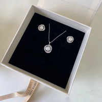 Usine bas quantité minimale de commande blanc luxe mat personnalisé Logo anneaux boucles d'oreilles bijoux boîte d'emballage magnétique avec sac en velours et ruban