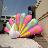 Paon gonflable coloré de conception industrielle pour la décoration d'expositions d'art, de galeries et d'événements, oiseaux gonflables pour festivals de musique