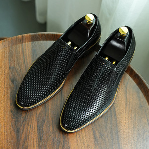 Zapatos de vestir de cuero para hombre, con punta en pico, estilo casual de negocios, de diseño británico de lujo, transpirables y ligeros, para otoño. - Product Image 5