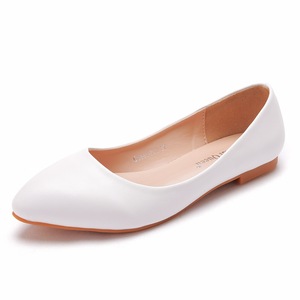 S0106G 2027 Nuove <span class=keywords><strong>Scarpe</strong></span> da <span class=keywords><strong>Sposa</strong></span> <span class=keywords><strong>Bianche</strong></span> a Punta con Tacco Basso, <span class=keywords><strong>Comode</strong></span> e di Tendenza, Disponibili in Taglie Grandi - Product Image 6