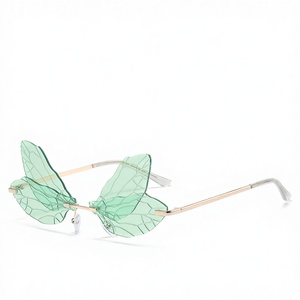 Lunettes de soleil <span class=keywords><strong>Bettega</strong></span> tendance européenne et américaine, lunettes de soleil à ailes, couleur dégradée exagérée, lunettes de soleil de célébrité, lunettes de soleil de plage transfrontalières - Product Image 4