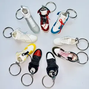 Vendita all'ingrosso di alta qualità Set di portachiavi in PVC basket con scatola e borsa Mini Sneaker 3d scarpe portachiavi