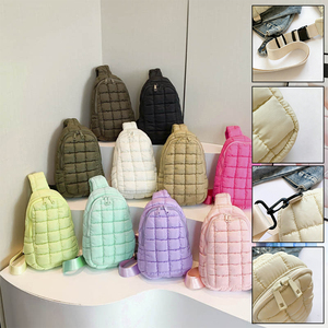 Bolso Bandolera Acolchado de Moda Qetesh, Bolso de Pecho con Rejilla Suave, Bolso Tipo Fanny Pack Acolchado y Moderno para Uso Diario y Viajes - Product Image 1