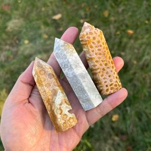 Torre de Cristal de Jade Coral Natural Pulido Estilo Bohemio al por Mayor para Decoración del Hogar Única y Regalos Festivos - Product Image 4