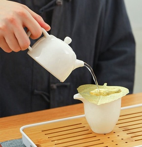 Service à thé de voyage en céramique Suet Jade, théière en porcelaine blanche, ensemble à thé portable avec plateau en bois - Product Image 5