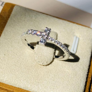 Anillo de Diamantes de Oro Blanco Q539, Corte Brillante Redondo, Color G Natural, Joyería Unisex para Ceremonias Religiosas - Product Image 2