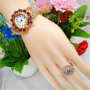 Vente chaude à la mode plaqué or strass pointeur dames montre de sport charmant complet diamant numéro montre à Quartz ensemble de bagues - Product Image 4