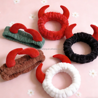 Bandeau en peluche doux et élastique en flanelle polaire corail, avec cornes colorées et mignonnes, réutilisable, antidérapant, pour le lavage du visage, le yoga, le spa et le sport, thème Noël
