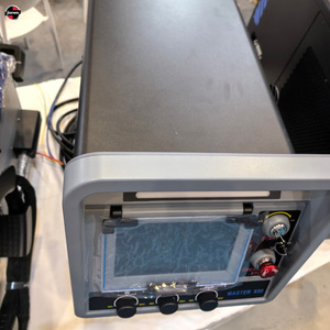เครื่องเชื่อมไฟเบอร์เลเซอร์แบบมือถือ Strion Laser Master X50 สำหรับงานเชื่อมโลหะในอุตสาหกรรมการบิน ยานยนต์ และการแพทย์ - Product Image 3
