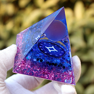 Pyramide en résine de cristal Gemini, ornement de bureau à domicile, décoration Feng Shui, cadeau - Product Image 2