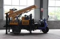 Haute qualité 200m de profondeur hydraulique puits d'eau plate-forme de forage vente Tricycle moteur Diesel Air Power Core pompe moteur pour le forage minier