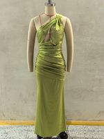 Robe fourreau sirène en satin pour femme, à épaules asymétriques, avec découpes, taille plissée et laçage