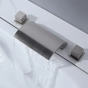 Küvet mikseri su dokunun güverte üstü 3-Holes iki topuzu kolları banyo küveti musluk seti