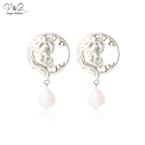 V & R regalo plata <span class=keywords><strong>de</strong></span> la placa <span class=keywords><strong>de</strong></span> oro figura cara aros pendientes <span class=keywords><strong>de</strong></span> perlas <span class=keywords><strong>de</strong></span> agua dulce pendientes <span class=keywords><strong>de</strong></span> gota para las mujeres - Product Image 2