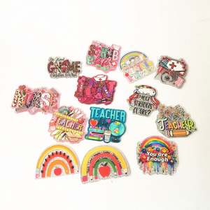 Accessoires infirmiers en acrylique : Porte-badge rétractable en acrylique rose avec cœur rouge, motif 'Scrub Life', utérus et seringue, pour la Journée des infirmières et l'ambulance, sans porte-badge. - Product Image 4