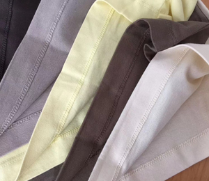 เสื้อยืดคอกลมทรงปกติสำหรับผู้ชาย คอลเลคชั่น 22SS คุณภาพสูง ผ้าฝ้าย 100% น้ำหนัก 320 กรัม สีพื้น สีดำ สไตล์ลำลอง สีโอ๊ตเข้ม - Product Image 5