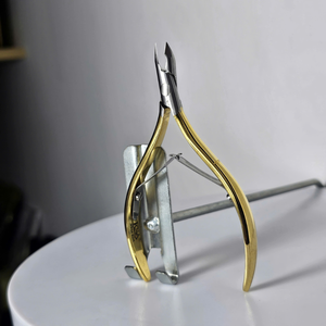 Pince à cuticules en acier inoxydable avec logo personnalisé, outil professionnel de manucure et pédicure pour salon, vente en gros, export - Product Image 1