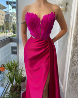 Damen Schulterfreies Feder-Maxikleid, Plissiert, Elegant, Sexy, für Party, Club, Abend oder Hochzeit – Luxus-Outfit für Weihnachten 2022
