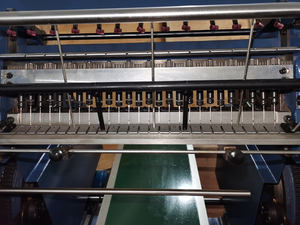 Máquina de coser de hilo para papel de cuaderno de 520*460 mm, máquina de coser overlock de gran tamaño para libros gruesos, máquina de coser de hilo para firmas, en stock. - Product Image 4