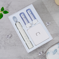 Brosse à dents électrique programmable avec 3 modes pour éliminer efficacement la plaque dentaire, livrée avec 2 têtes de brosse pour un usage domestique