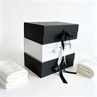 Boîte cadeau magnétique pliable de luxe personnalisée avec ruban, emballage en carton rigide noir et blanc pour vêtements, bijoux, cadeaux