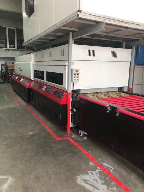 Truepro Rapid Thermal Automatic Glass Tempering Furnace Machine PLC Motor 380V 4-19mm Thickness Steel Construction 1 Year