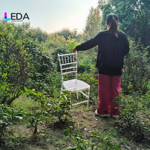 Silla Chiavari acrílica de resina de cristal transparente de gran venta LEDA para bodas, alquiler de fiestas en hoteles - Product Image 4