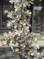 Sculpture florale en acier inoxydable soudé, sculpture d'art extérieure personnalisée pour jardin et décoration commerciale