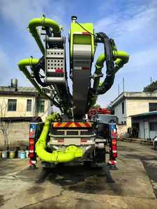 Bomba Montada en Camión Zoomlion 43m 43X-5RZ con Capacidad Teórica de 140m3/h y Chasis HOWO - Product Image 5