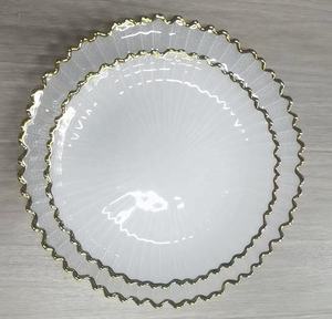 Assiettes de présentation en verre couleur or et blanc pour mariage, location économique - Product Image 2