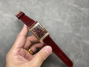 Reloj Reverso Clásico con Esfera Roja, Caja Dorada de Lujo, Correa de Cuero, Diseño Retro de Lujo, Reloj de Doble Cara Personalizado - Product Image 3