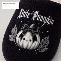 Mules d'intérieur pour femmes Little Pumpkin OEM/ODM Halloween, mignonnes, douillettes, en fourrure, en mousse à mémoire de forme, en TPR, thermiques, antidérapantes
