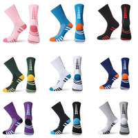 Chaussettes de sport unisexe personnalisées en coton à compression, technique tricotée, bord brodé, logo athlétique, collection printemps, conception OEM