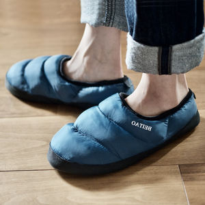 Chaussons matelassés ultra-légers pour hommes et femmes Bottes antidérapantes d'intérieur d'hiver Chaussons et chaussettes d'eau douce et chaude - Product Image 1